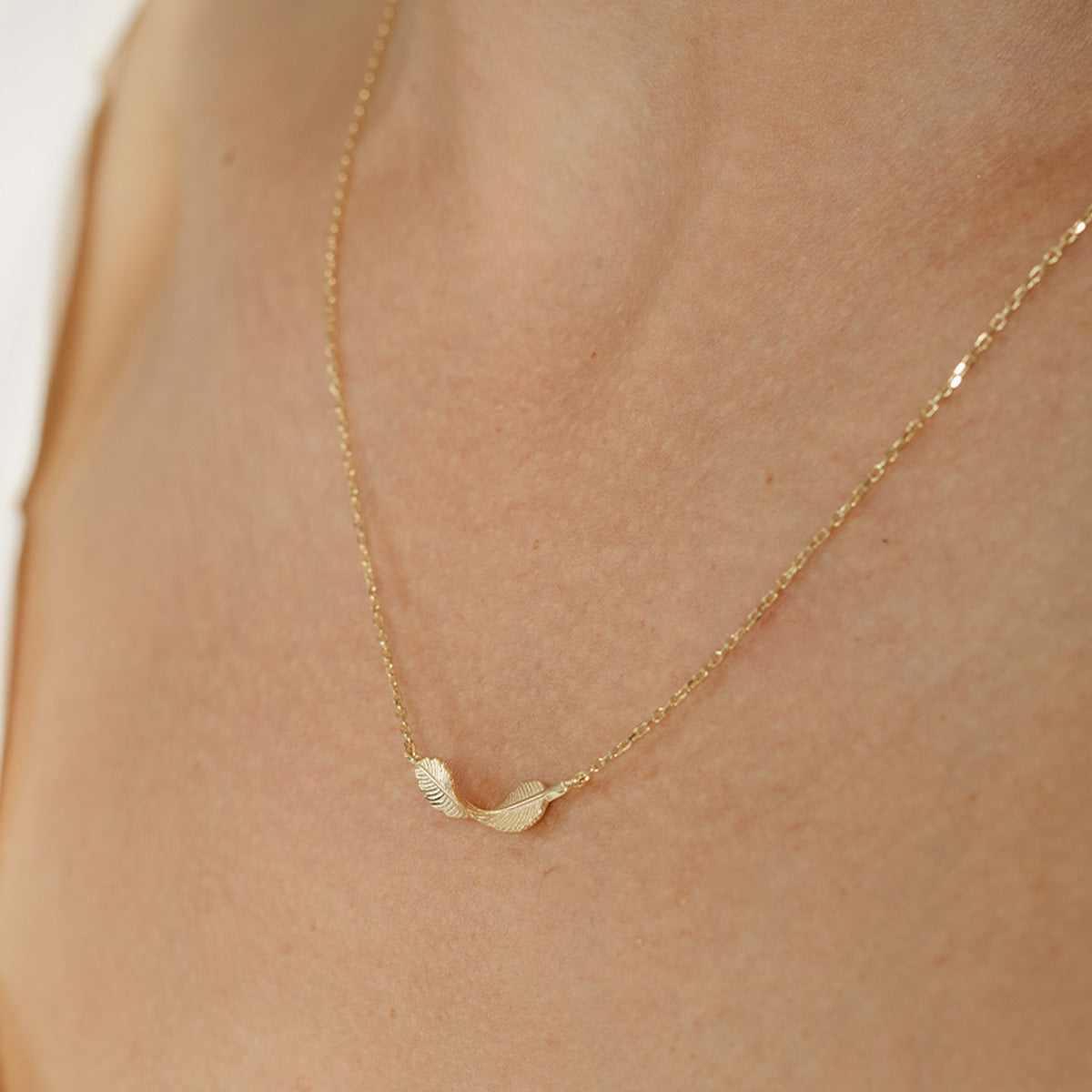 18ct Solid Yellow Gold Feather Necklace