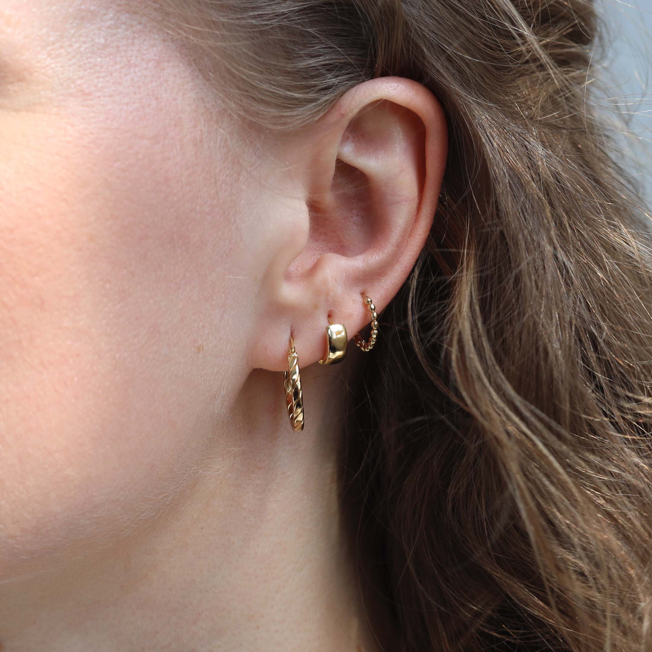 18ct Yellow Gold Small Huggie Hoop Earrings