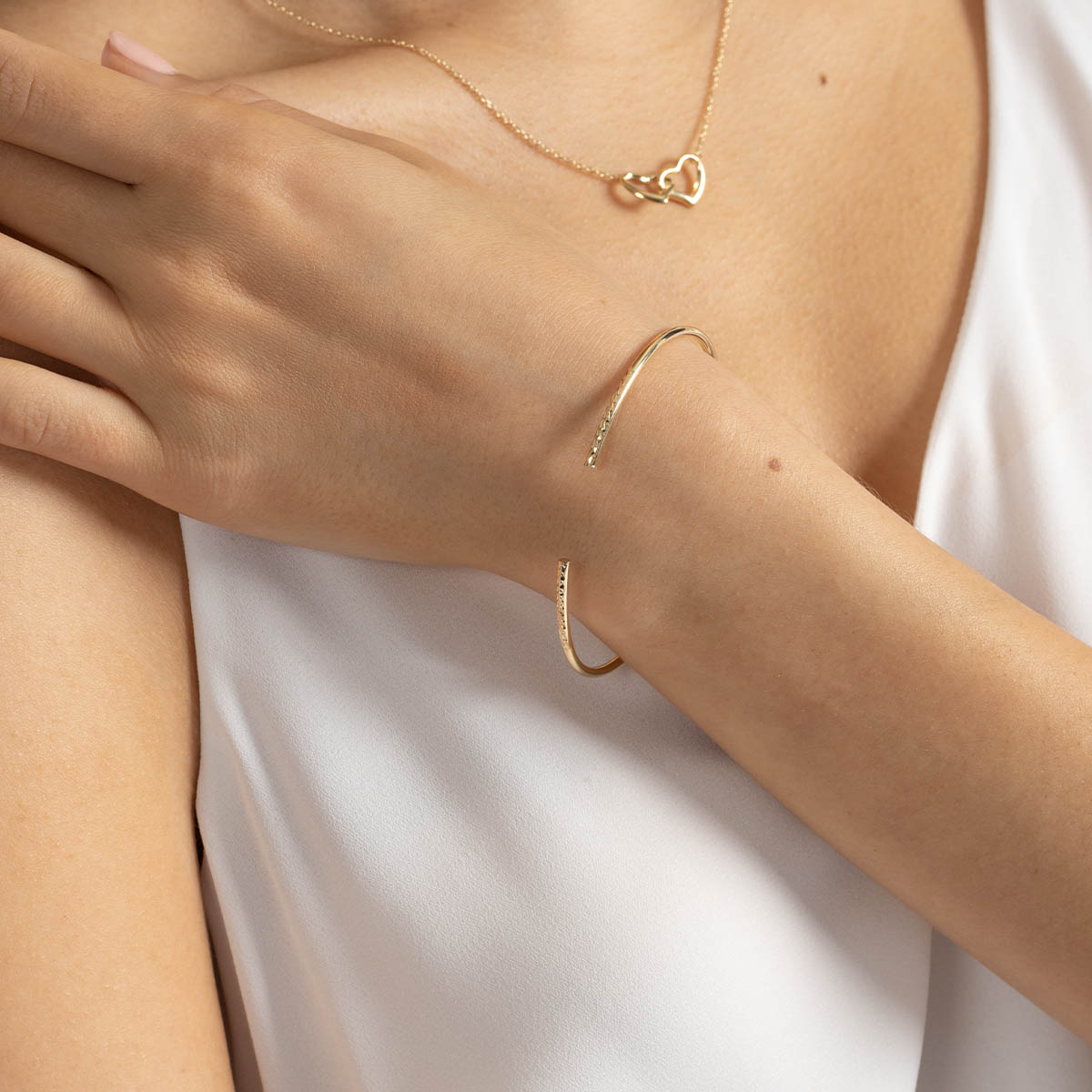 18ct Yellow Gold Womens Bangle UK