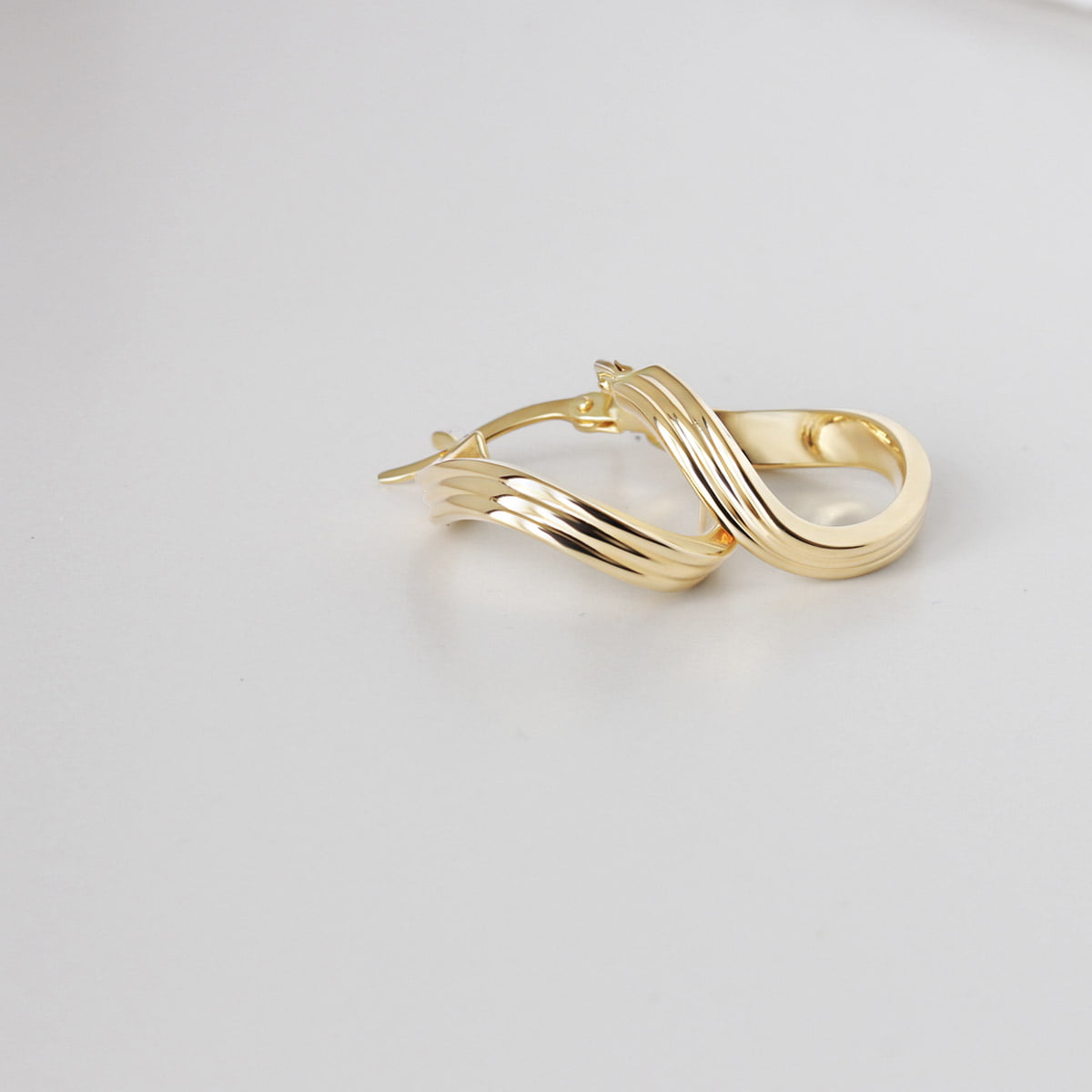 medium gold hoop earrings