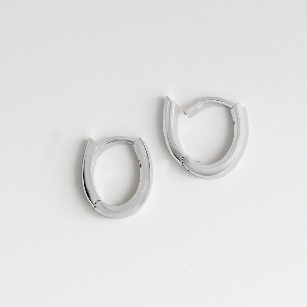 18ct White Gold Small Thin Hoop Earrings