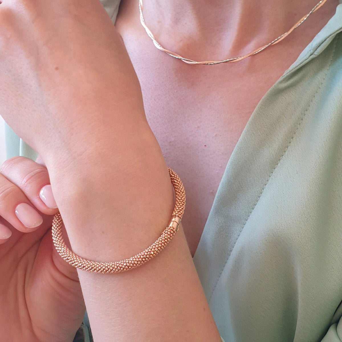 18ct Solid Rose Gold Bangle