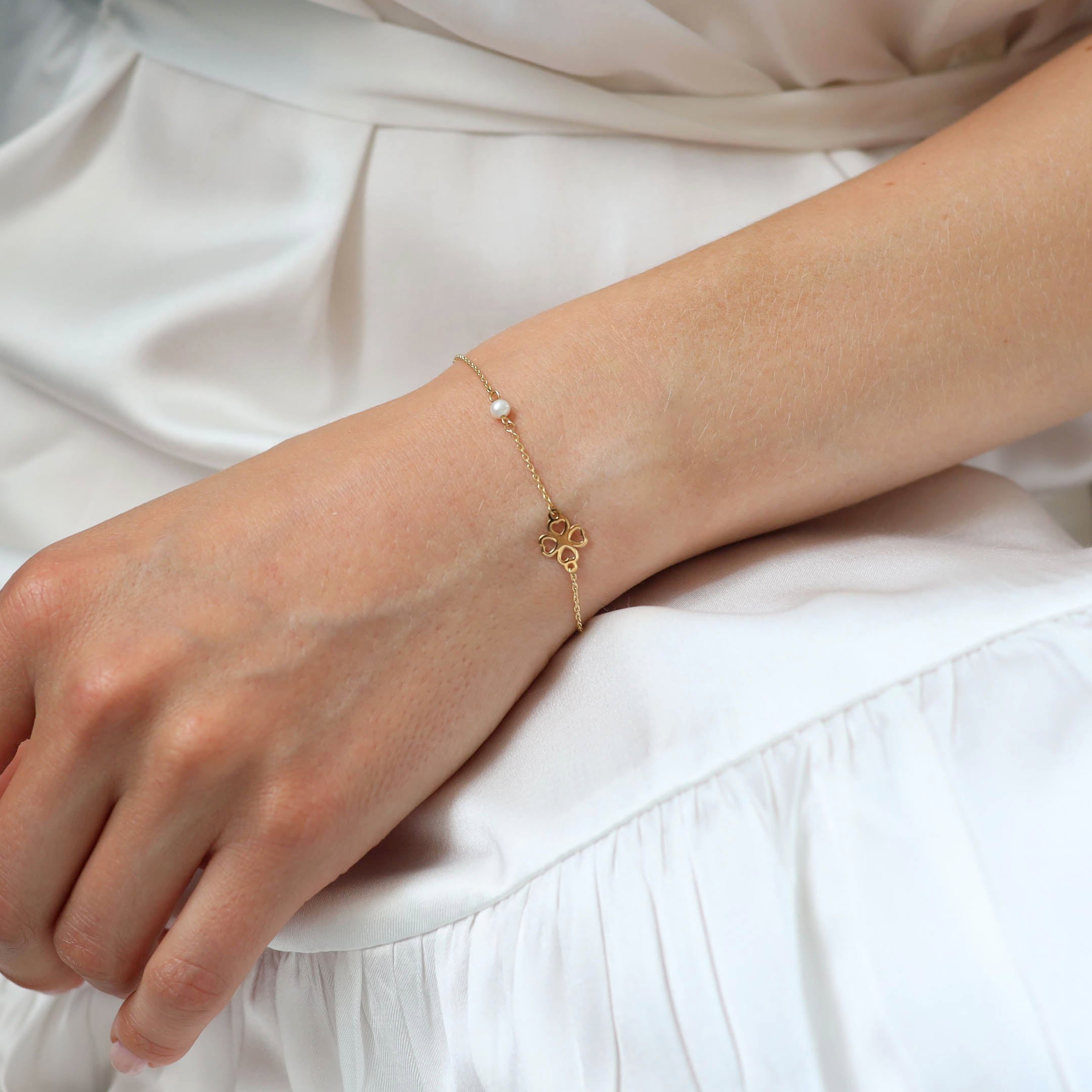 18ct Yellow Gold Clover Pearl Chain Bracelet