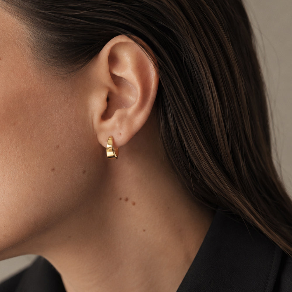 18ct Chunky Curved Gold Hoop Earrings