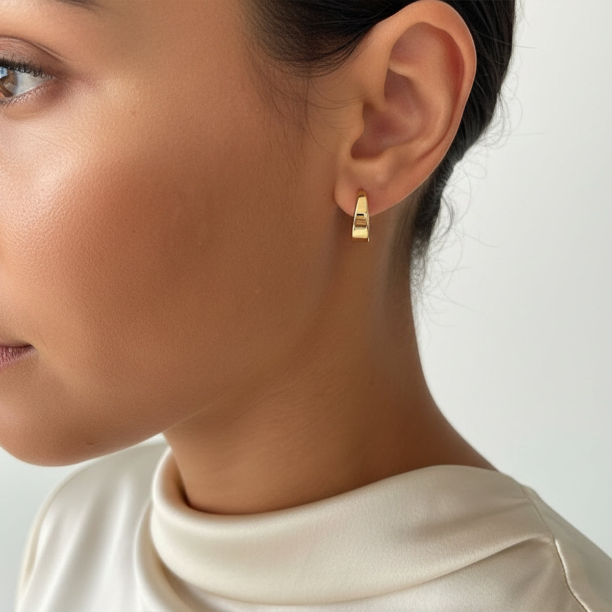 18ct Chunky Curved Gold Hoop Earrings