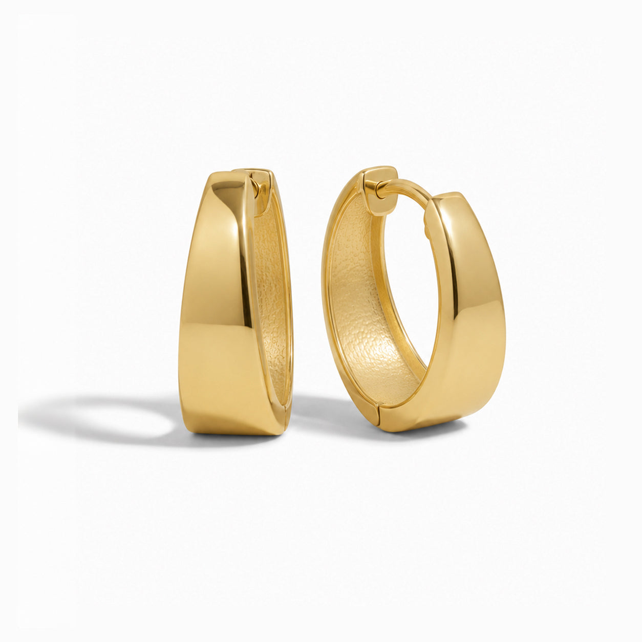 18ct Yellow Solid Gold Chunky Curved Hoop Earrings