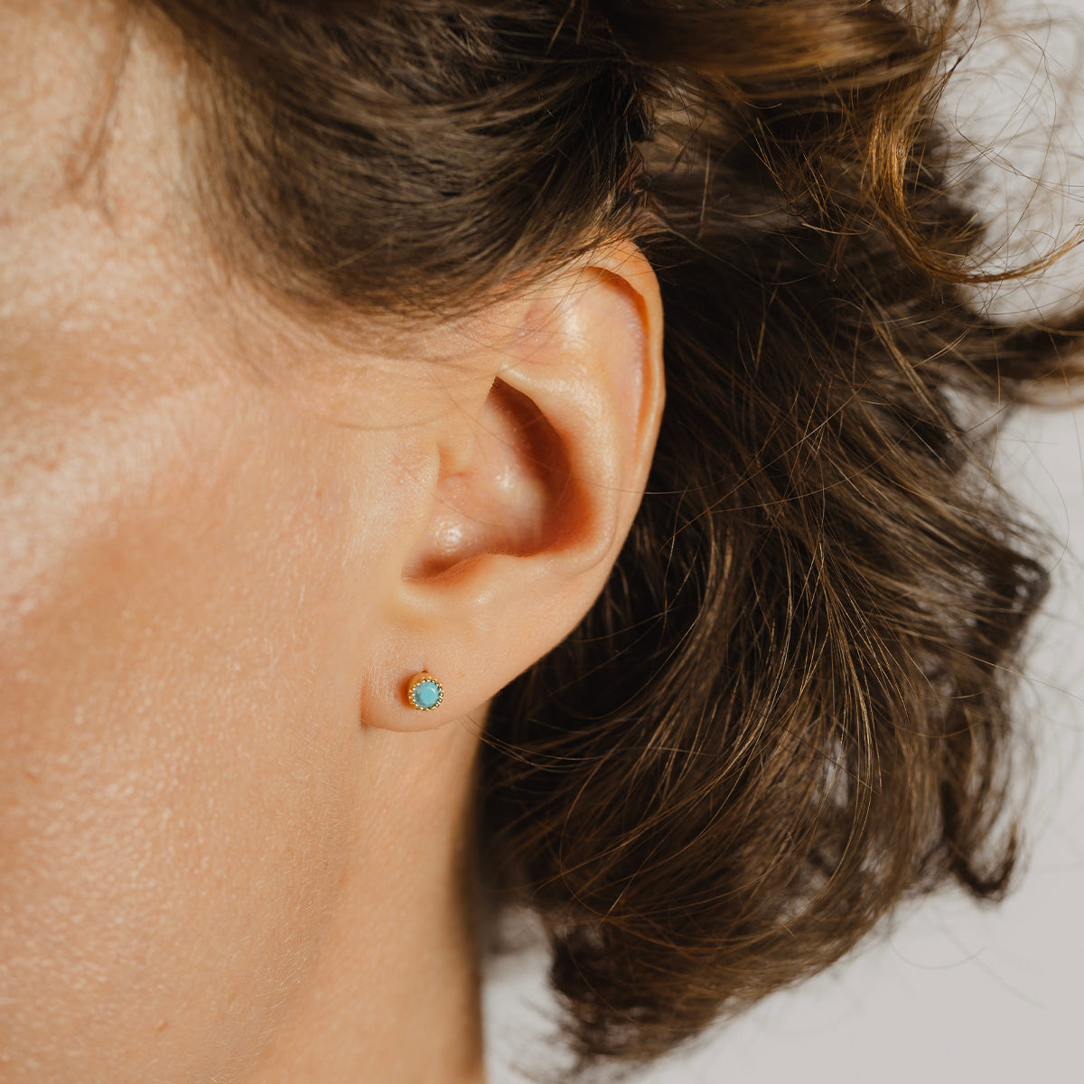 18ct Yellow Gold Turquoise Gemstone Stud Earrings