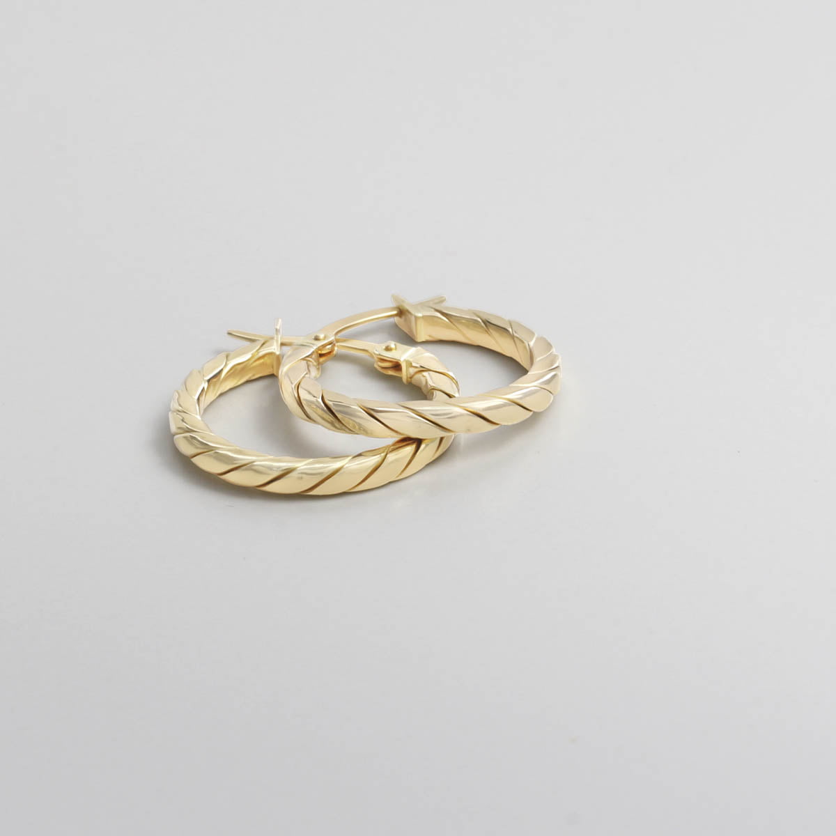 18ct Solid Yellow Medium Gold Hoop Earrings