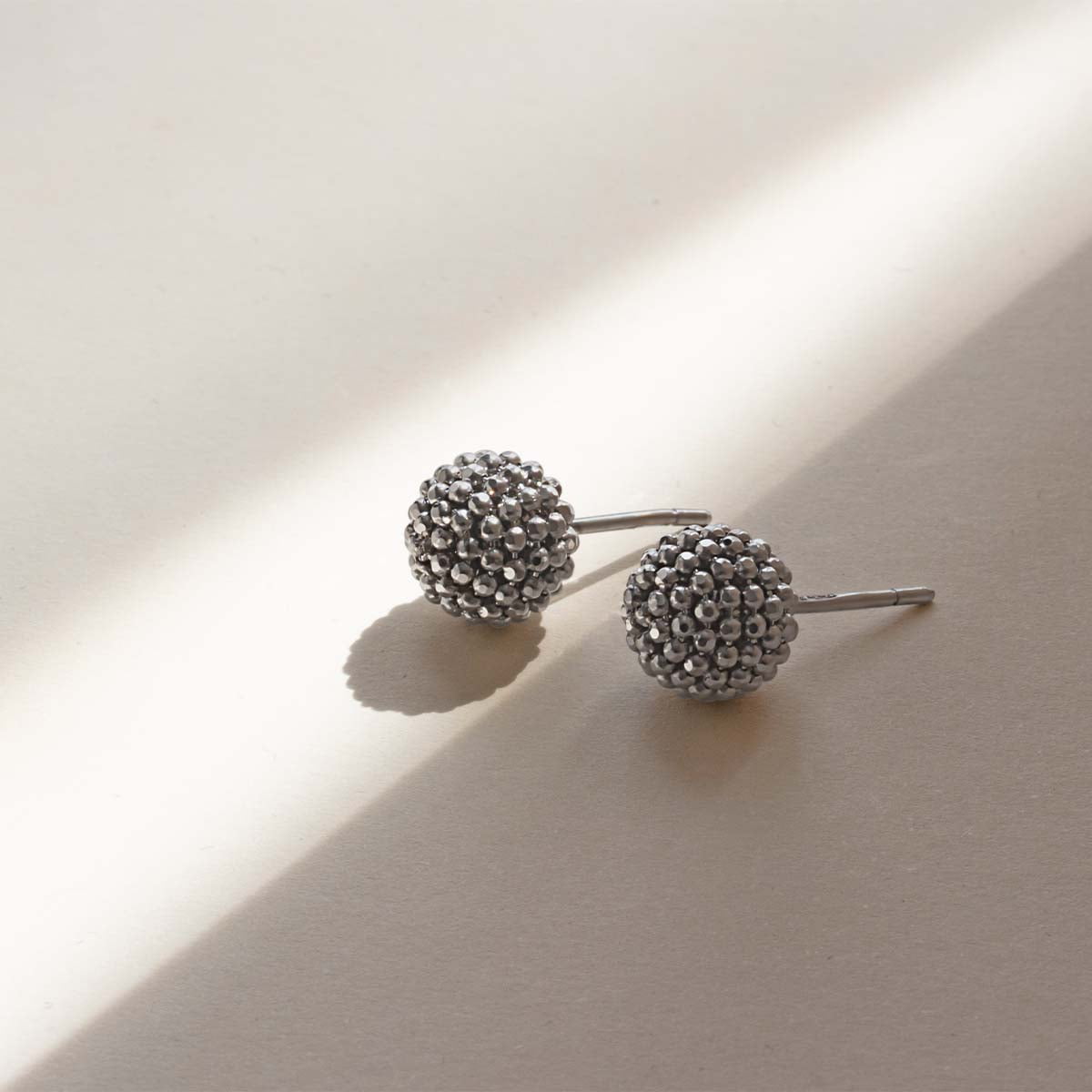 Auric Signature 18ct White Gold Ball Stud Earrings