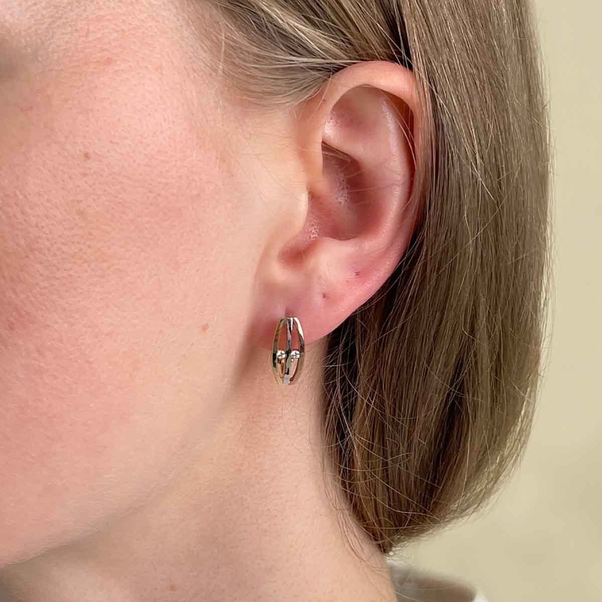 18ct Women's Clip-On Earrings
