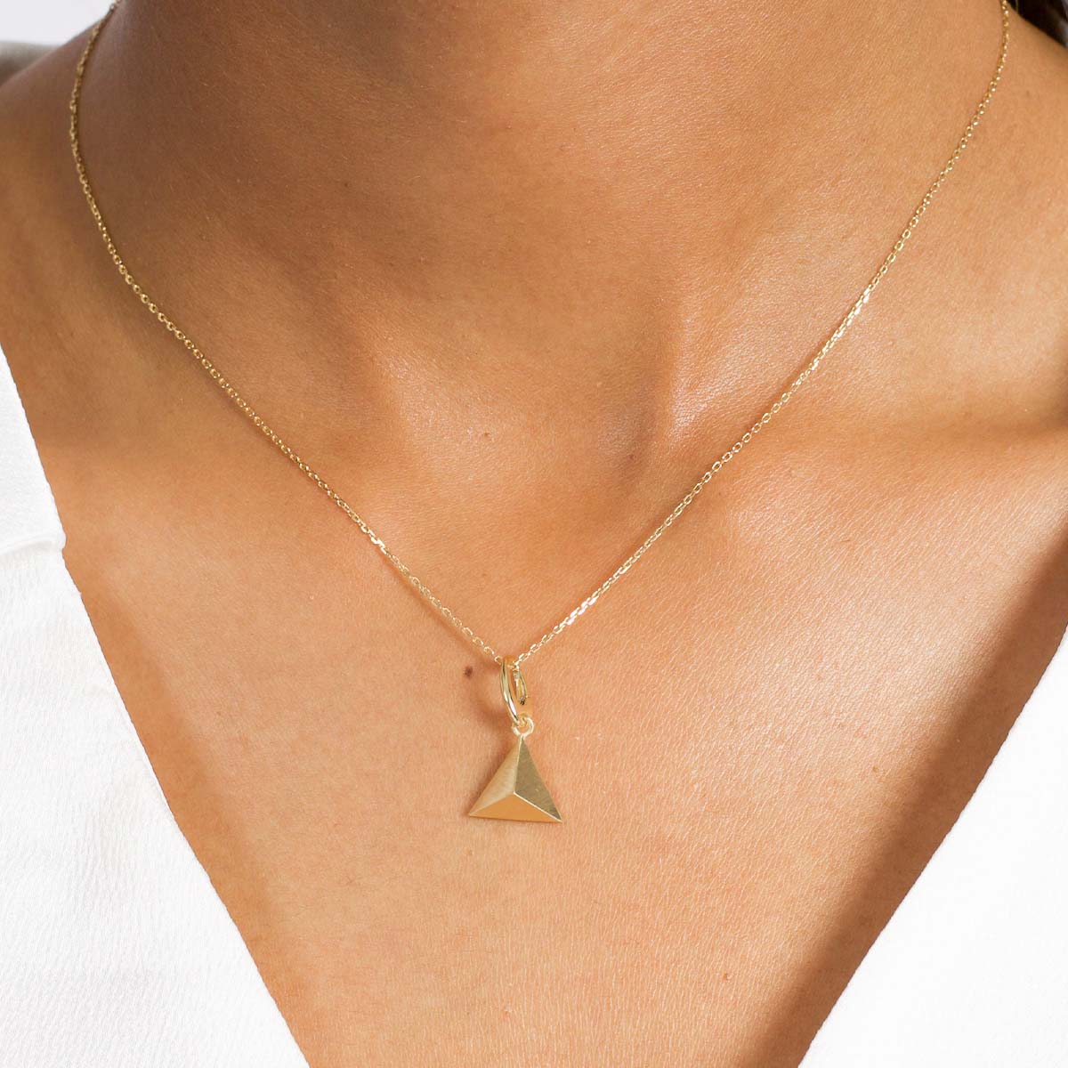 18ct Yellow Gold Pyramid Pendant Charm.