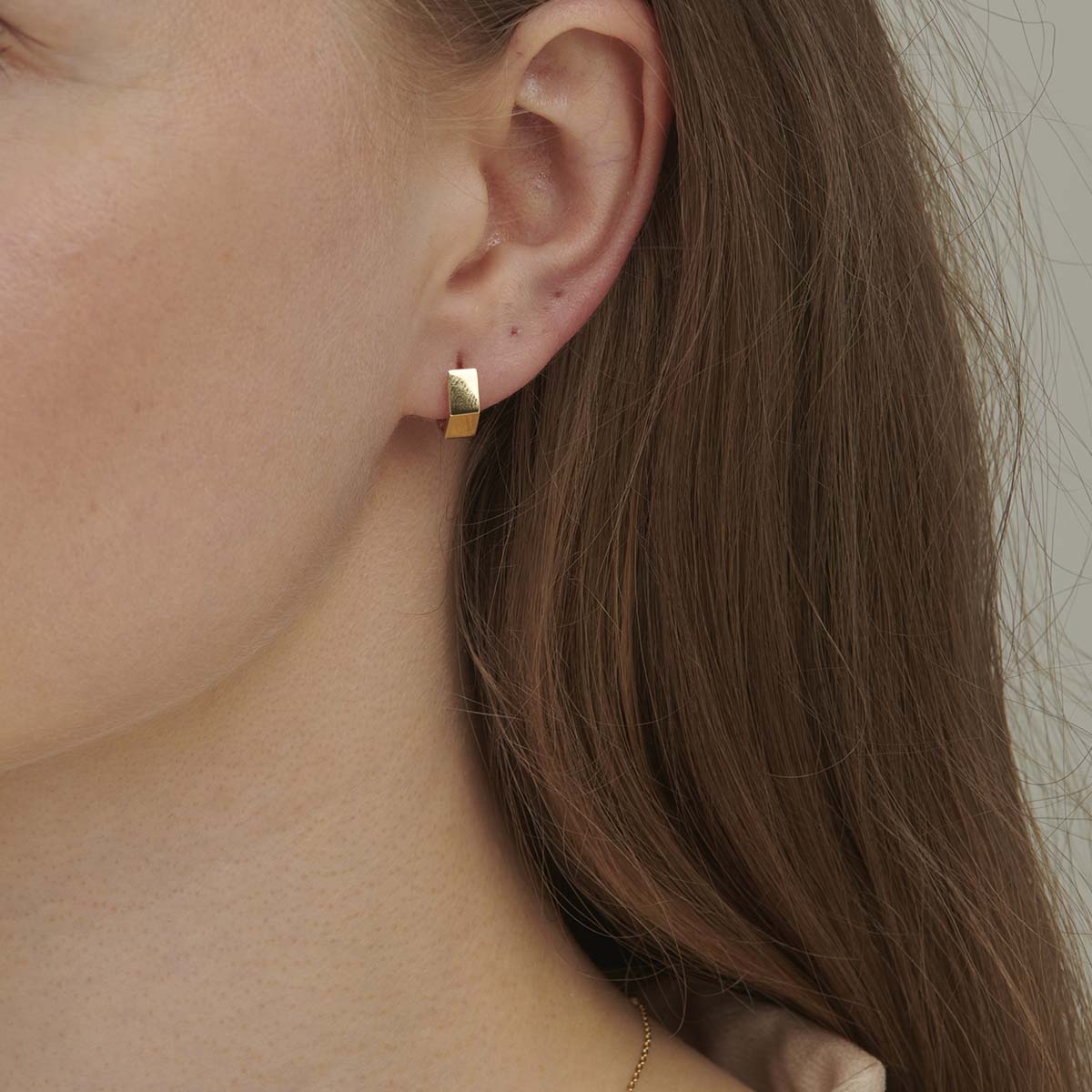 18ct hexagon hoop earrings small