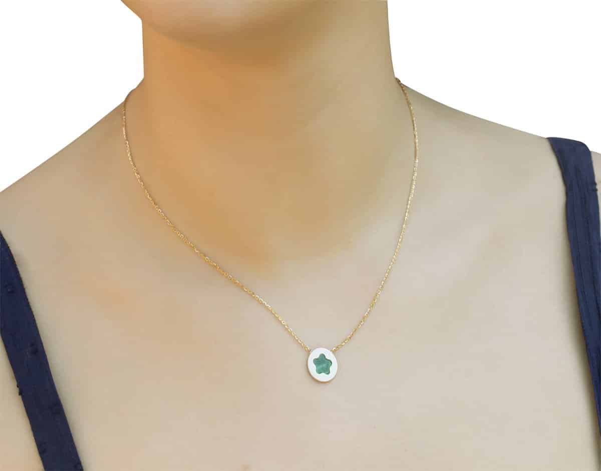 18ct Yellow Gold Green Maw Stone Necklace