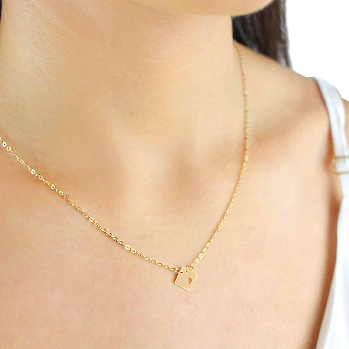 18ct Yellow Gold Square Pendant Necklace