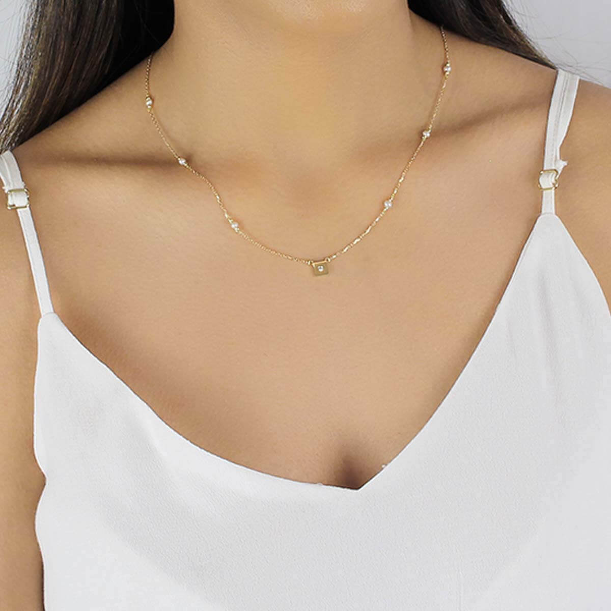 18ct Yellow Gold Pearl Square Pendant Necklace