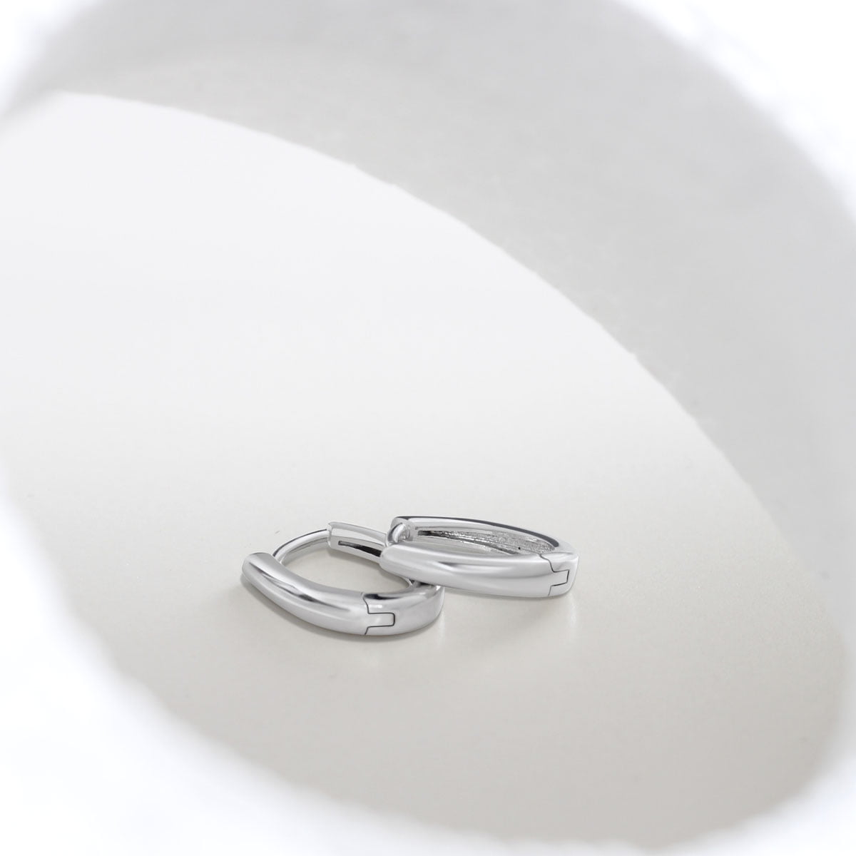 18ct White Gold Small Thin Hoop Earrings